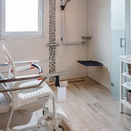 Stunning In With Sauna Apartment Warin
